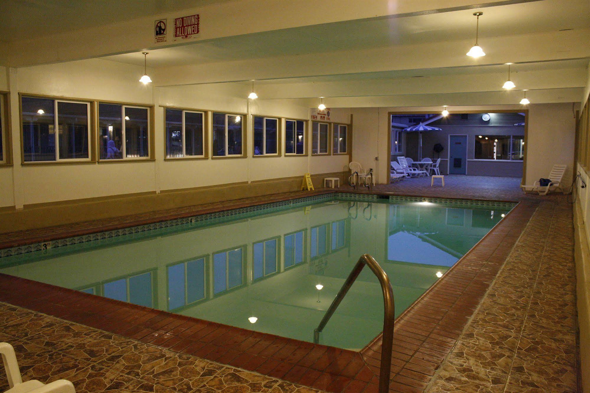 El Castell Motel Monterey Exterior photo